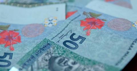 Ringgit rises as US policy uncertainty weighs on dollar