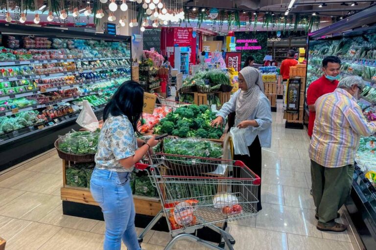 Malaysia consumer spending outlook positive for 2025-2026, says BMI
