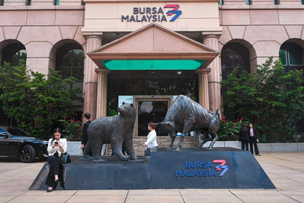 Bursa Malaysia extends uptrend at mid-morning on improved sentiment