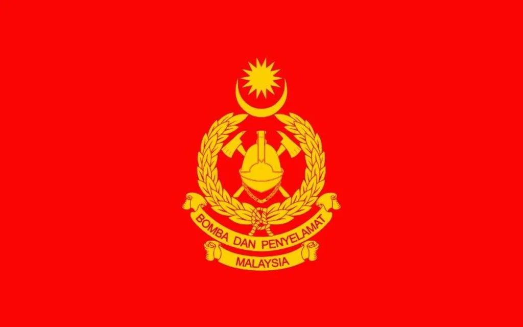 Six escape unharmed after tree crushes cars in Seremban